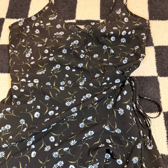 h&m divided black midi floral wrap sundress with high-low hem size 4 - Picture 4 of 5